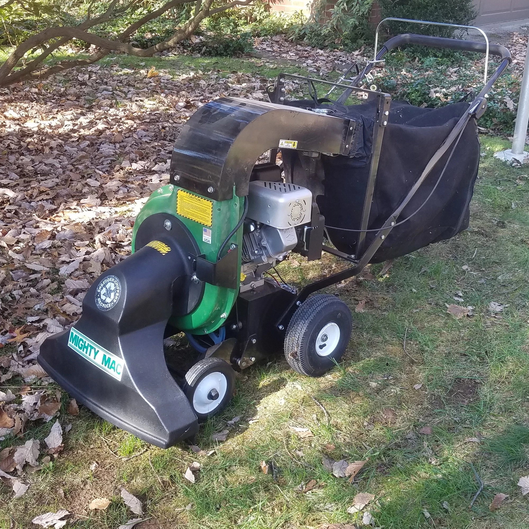 Mighty Mac™ Self-Propelled Vacuum-Chipper-Bagger with Electric Start (VCB1102E) - Image 4