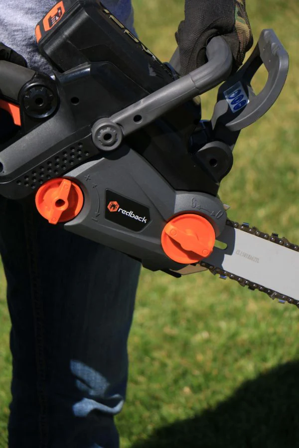 Redback 18" 120-Volt Lithium-Ion Cordless Chainsaw (106493) - Image 8